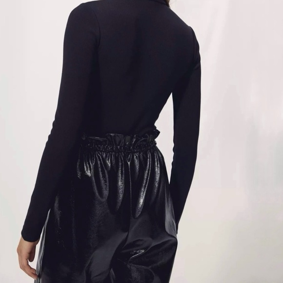 Aritzia Wilfred‎ Black Jive Pants Paperbag Faux Leather Vegan Shiny Size Medium - Picture 2 of 16